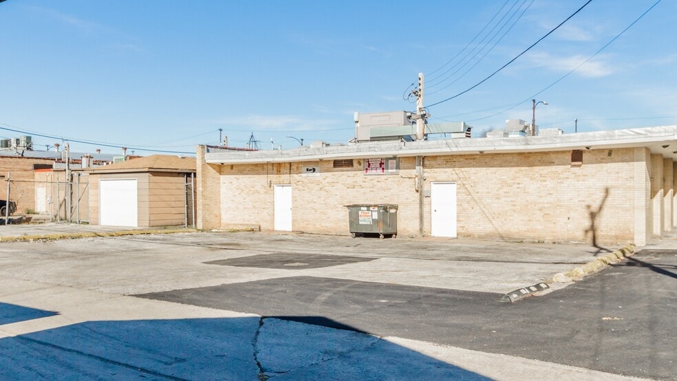 More Photos Of 6039 W Belmont Ave, Chicago Medical For Lease