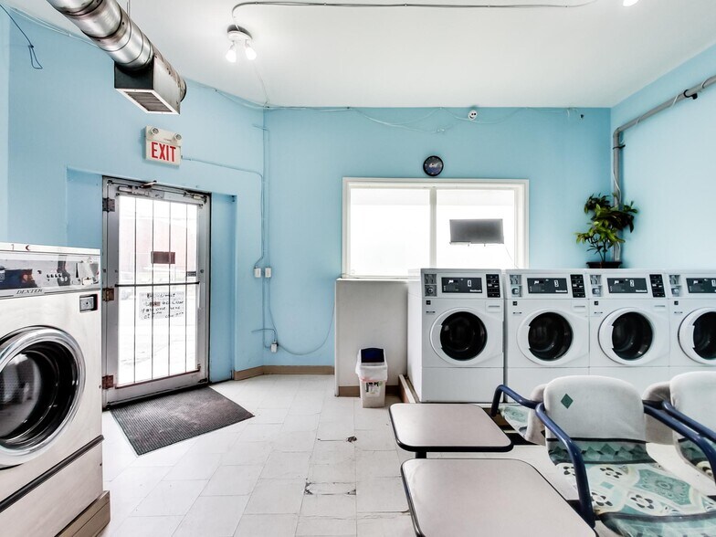 More Photos Of 443 Wentworth St N, Hamilton Storefront Retail Residential For Sale