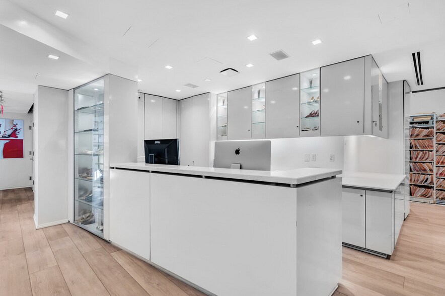 More Photos Of 885 Park Ave, New York Apartments For Lease