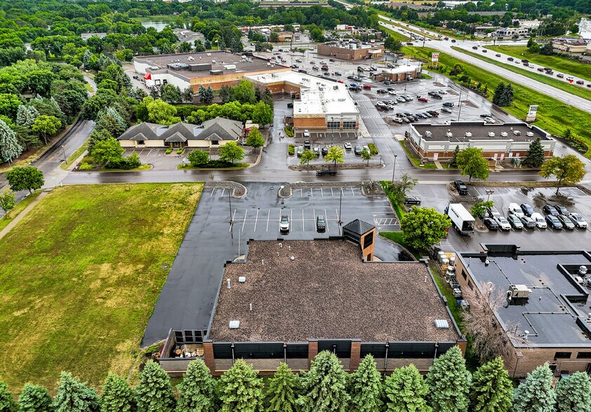 More Photos Of 11473 N Marketplace Dr, Champlin Auto Repair For Sale
