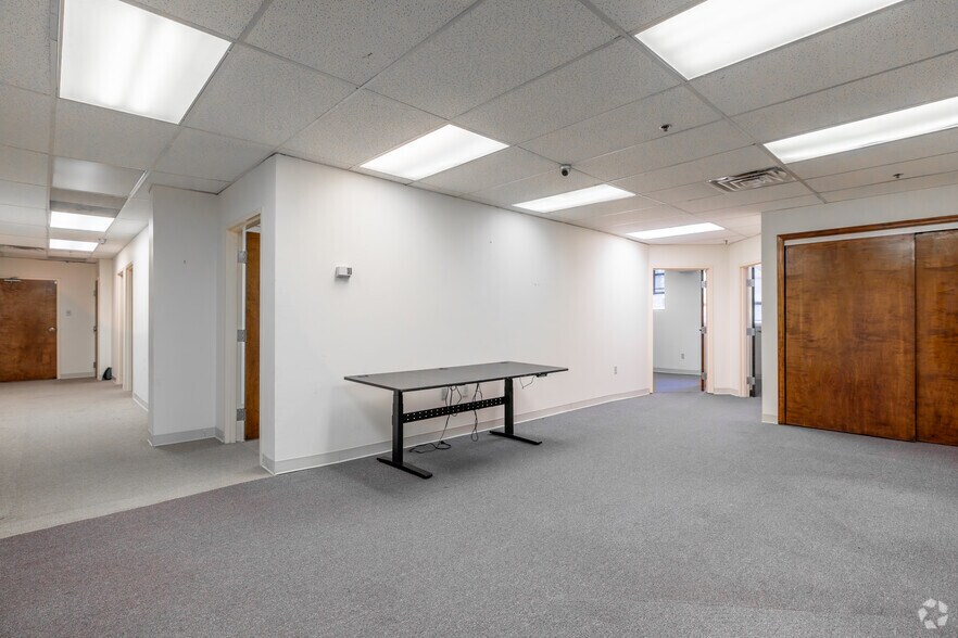 More Photos Of 408 E 4th St, Bridgeport Office For Lease