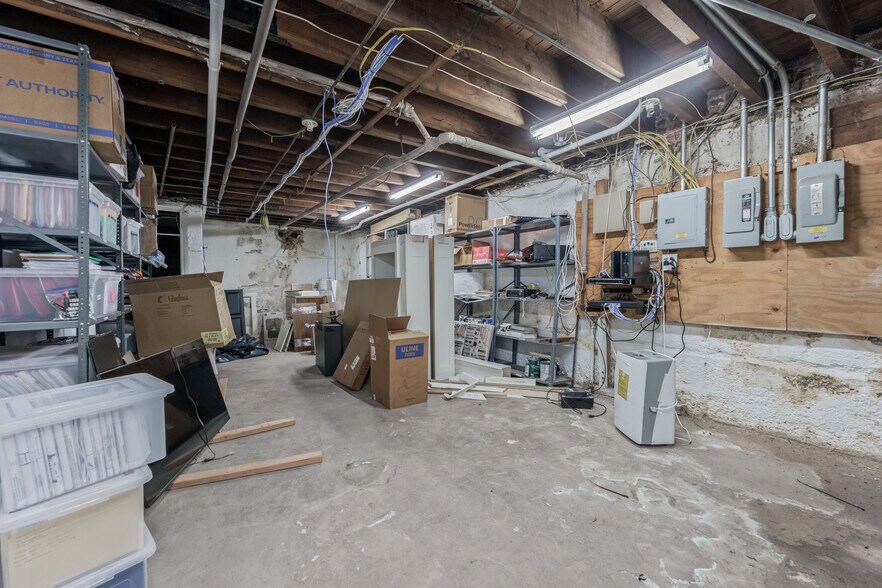 More Photos Of 431 Hempstead Ave, West Hempstead Office For Lease