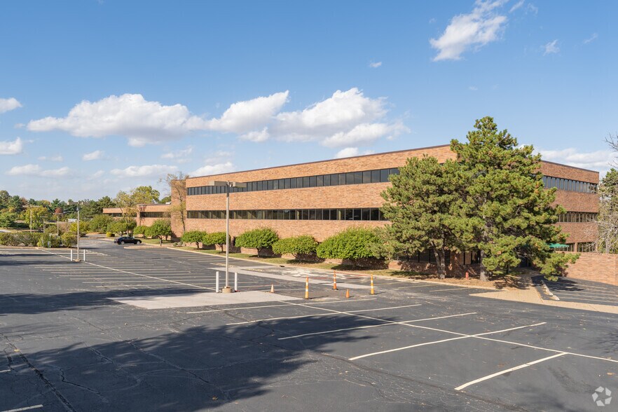 More Photos Of 945-951 Hornet Dr, Hazelwood Office For Lease