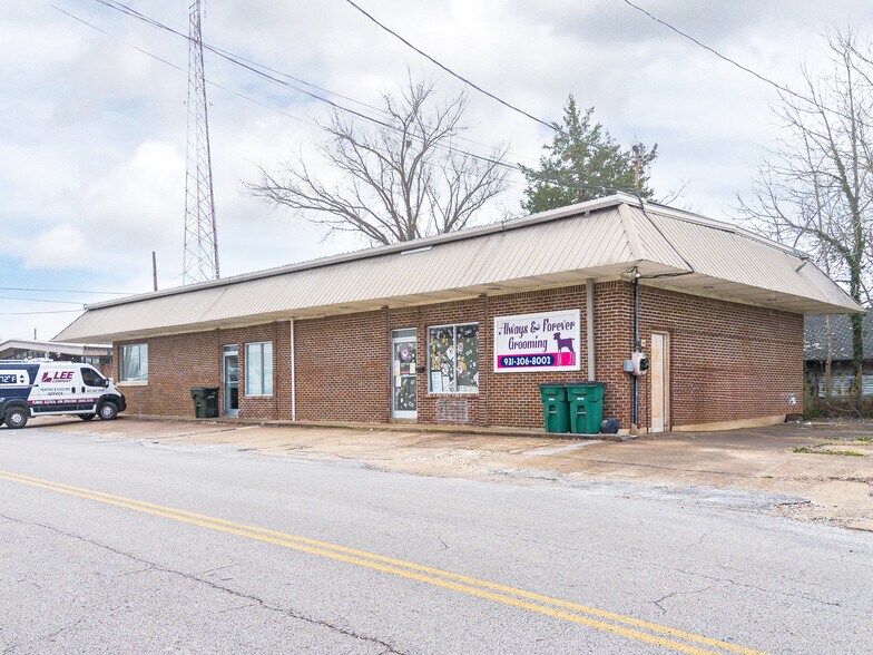 More Photos Of 200 Linden Ave, Hohenwald Loft Creative Space For Sale