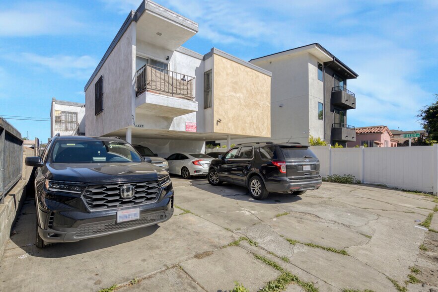 More Photos Of 5447 Blackwelder St, Los Angeles Apartments For Sale