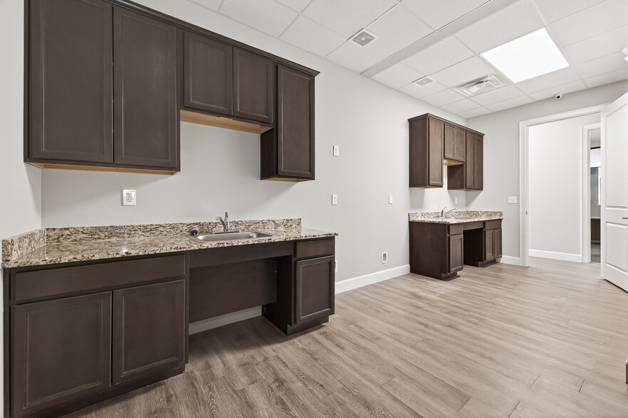 More Photos Of 25145 Star Ln, Katy Office For Sale