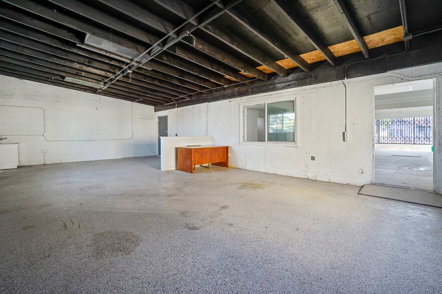 More Photos Of 1139 W 17th St, Santa Ana Freestanding For Lease