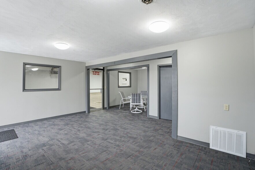 More Photos Of 3499 E Main St, Kalamazoo Auto Repair For Lease