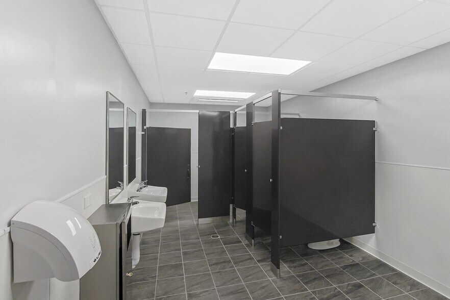 More Photos Of 4713 N Lamon Ave, Chicago Warehouse For Lease