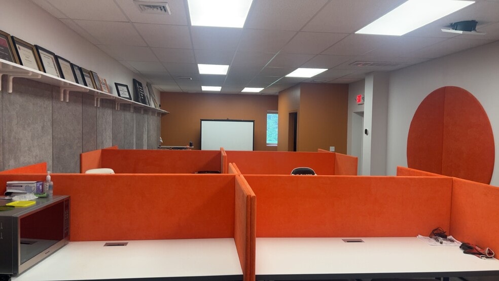 More Photos Of 171 Railroad Dr, Warminster Manufacturing For Sale