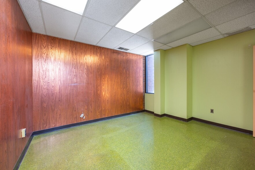 More Photos Of 7600 Osler Dr, Towson Medical For Sale