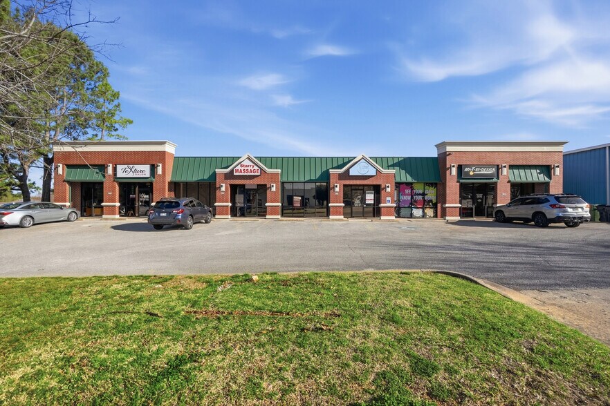 More Photos Of 380-392 E Sunbridge Dr, Fayetteville General Retail For Lease