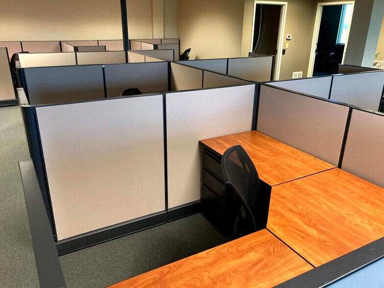 More Photos Of 450-480 E Roosevelt Rd, West Chicago Unknown For Lease