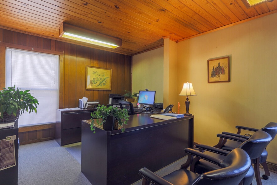 More Photos Of 113 Court St, Pickens Office For Sale