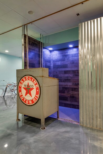 More Photos Of 1115 Lakeview Dr, Franklin Freestanding For Sale