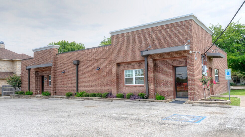 More Photos Of 5318 Bransford Rd, Colleyville Office For Sale