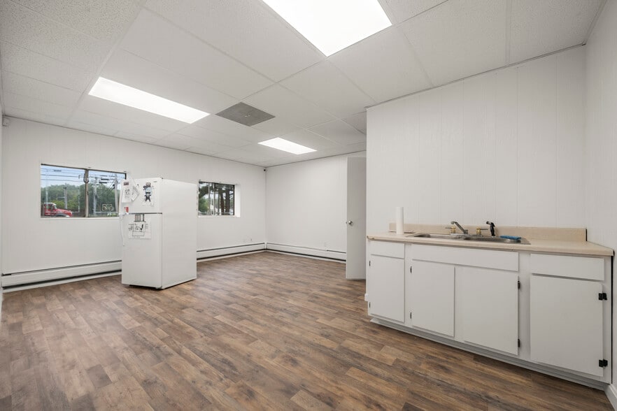 More Photos Of 597 Winthrop St, Taunton Manufacturing For Lease