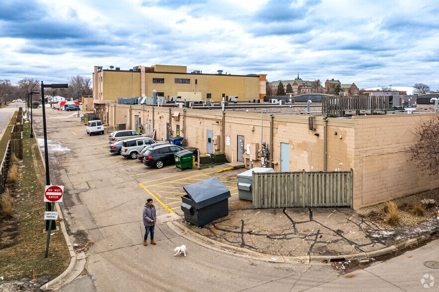 More Photos Of 10 E 66th St, Minneapolis Freestanding For Lease