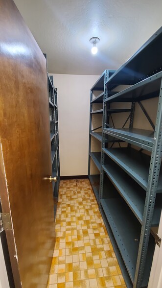 More Photos Of 215 China Grade Loop, Bakersfield Medical For Sale