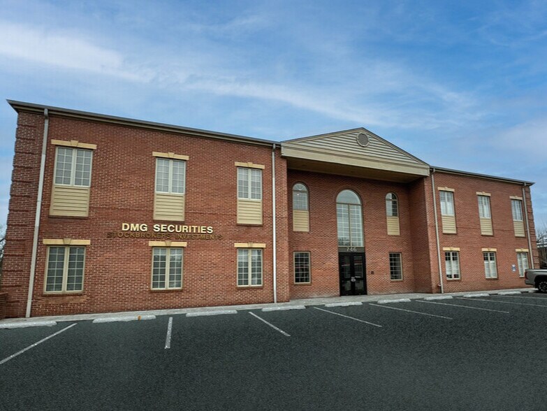 More Photos Of 746 Walker Rd, Great Falls Office For Lease