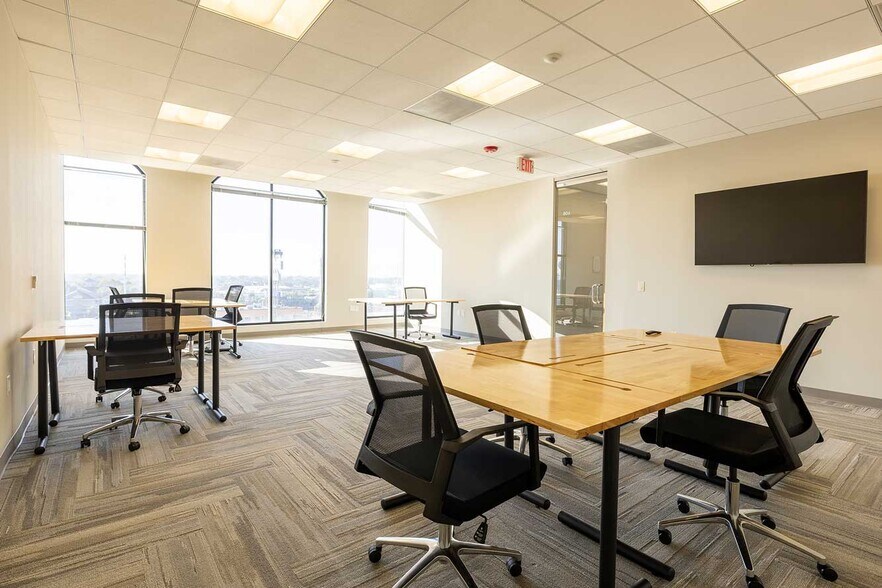 More Photos Of 3120 Southwest Fwy, Houston Coworking Space