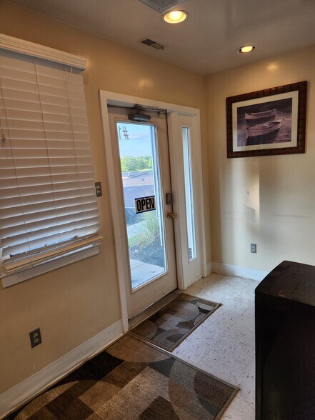 More Photos Of 920 Lawn Ave, Sellersville Medical For Sale