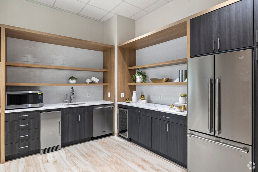 More Photos Of 21 Church St, Rockville Office For Lease