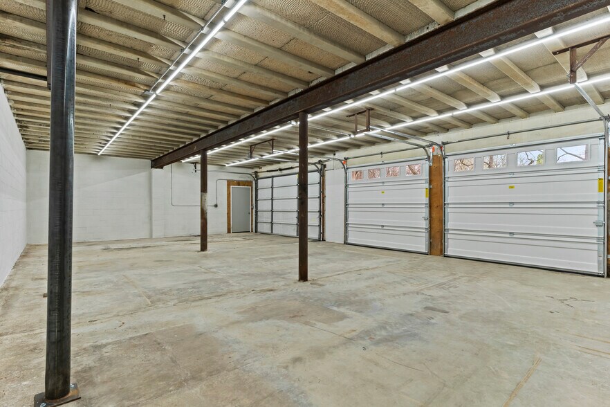 More Photos Of 717 Dickeys Dr, Chambersburg Warehouse For Lease