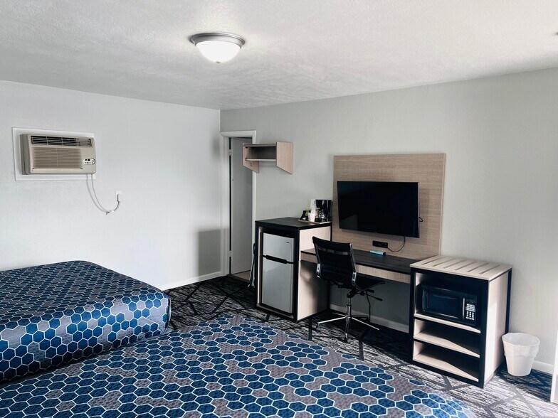 More Photos Of 1210 A Ave E, Oskaloosa Hotel For Sale