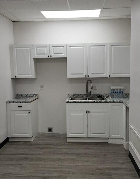 More Photos Of 3120-3131 E Riverside Dr, Fort Myers Flex For Sale