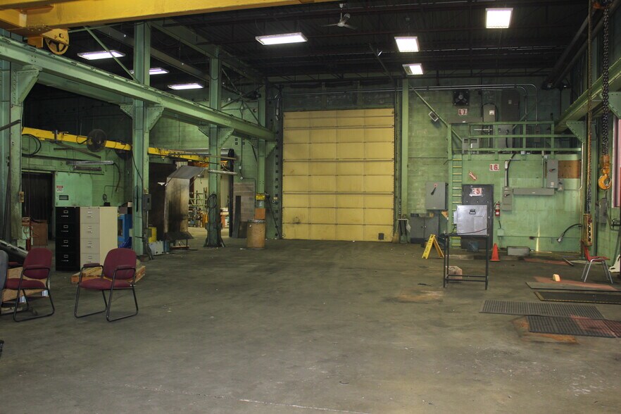 More Photos Of 1954 10 Av NW, Medicine Hat Warehouse For Sale