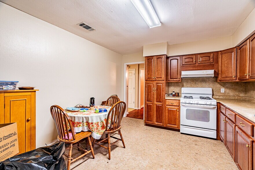 More Photos Of 2800 Lake Villa Dr, Metairie Flex For Sale