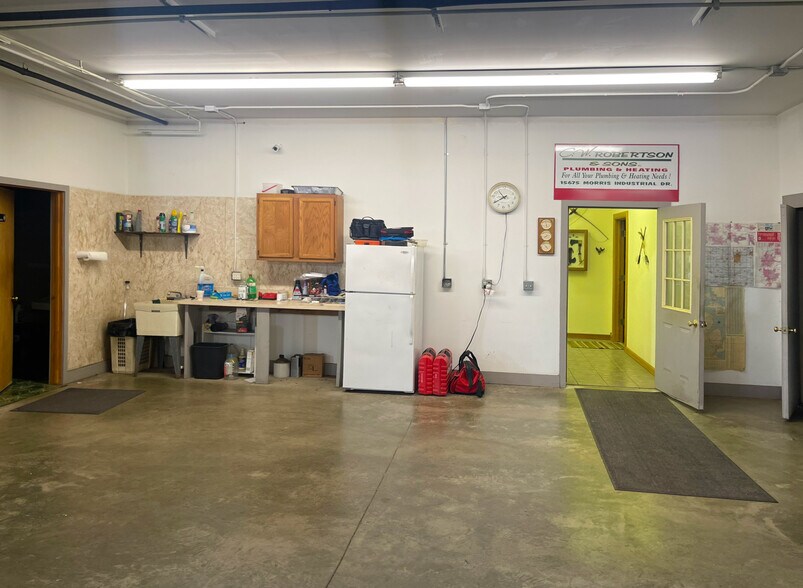 More Photos Of 15675 Morris Industrial Dr, Schoolcraft Industrial For Sale
