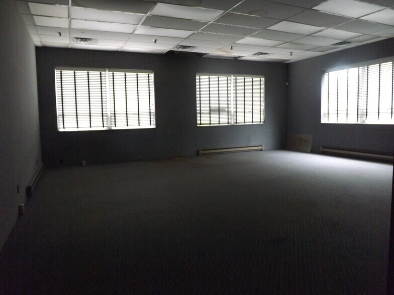 More Photos Of 700 Hepburn St, Milton Showroom For Lease