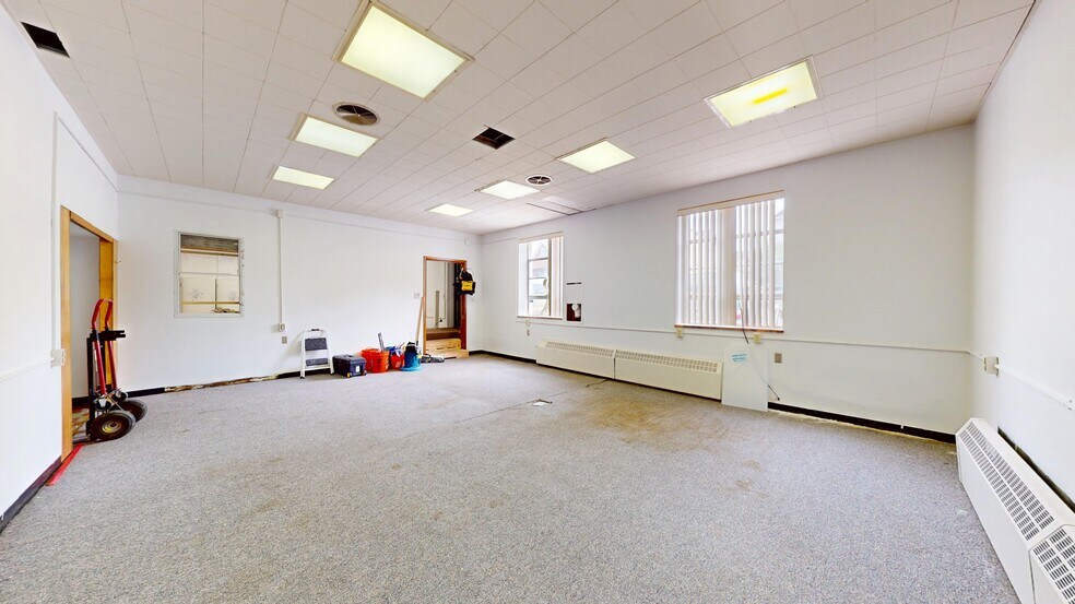 More Photos Of 152 Grant Ave, Vandergrift Storefront Retail Office For Lease