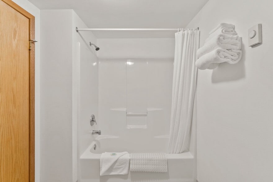 More Photos Of 8612 Washington 31 Hwy, Metaline Hotel For Sale