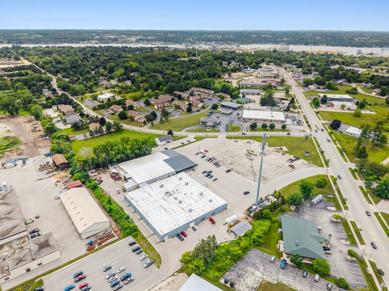 More Photos Of 1019 Egg Harbor Rd, Sturgeon Bay General Retail For Lease