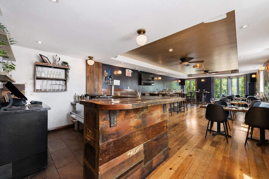 More Photos Of 268 Preston St, Ottawa Storefront For Sale