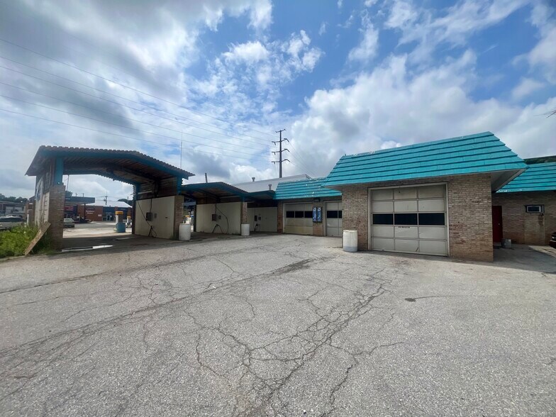 More Photos Of 125 John St, Westminster Auto Dealership For Sale
