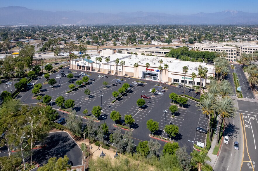 More Photos Of 940-970 Lakes Dr, West Covina General Retail For Lease