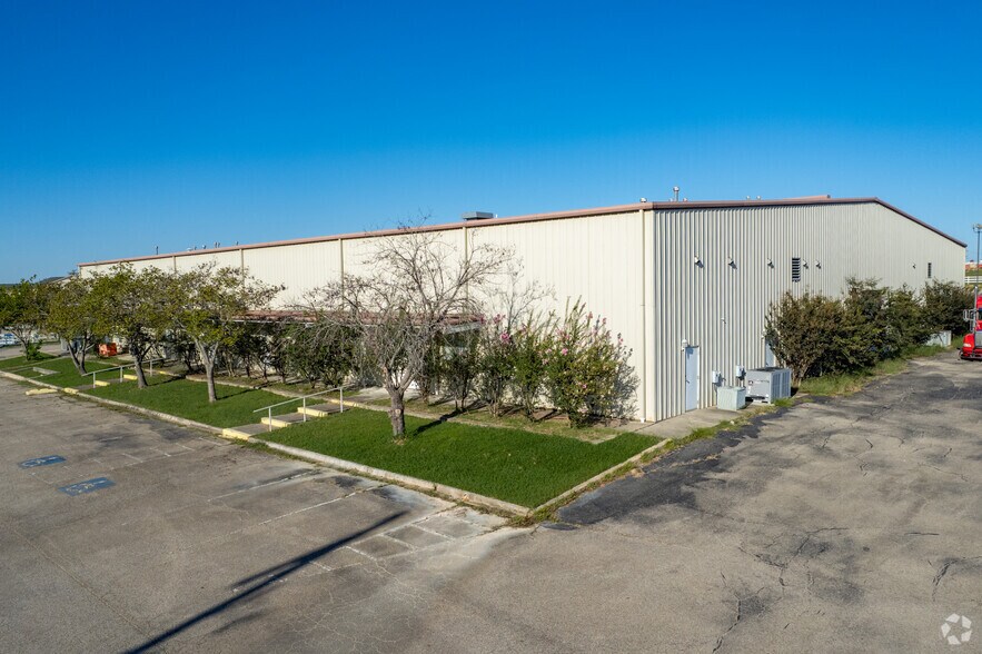 More Photos Of 19785 Highway 105, Montgomery General Retail For Sale