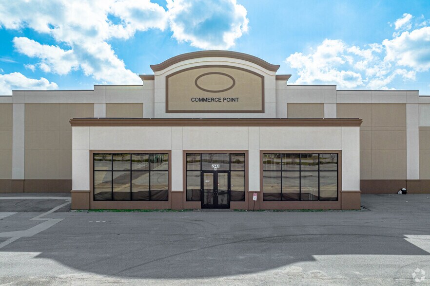 More Photos Of 2443 Commerce Point Dr, Lakeland Light Manufacturing For Lease