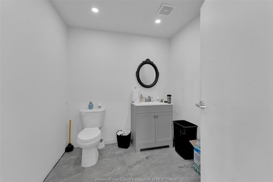 More Photos Of 1005 Walker Rd, Windsor Service For Lease