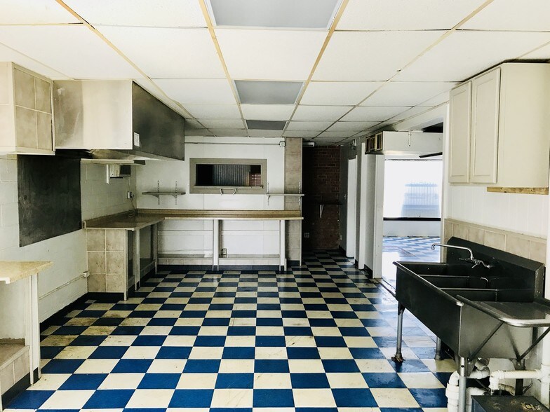 More Photos Of 330 W Station St, Kankakee Freestanding For Sale