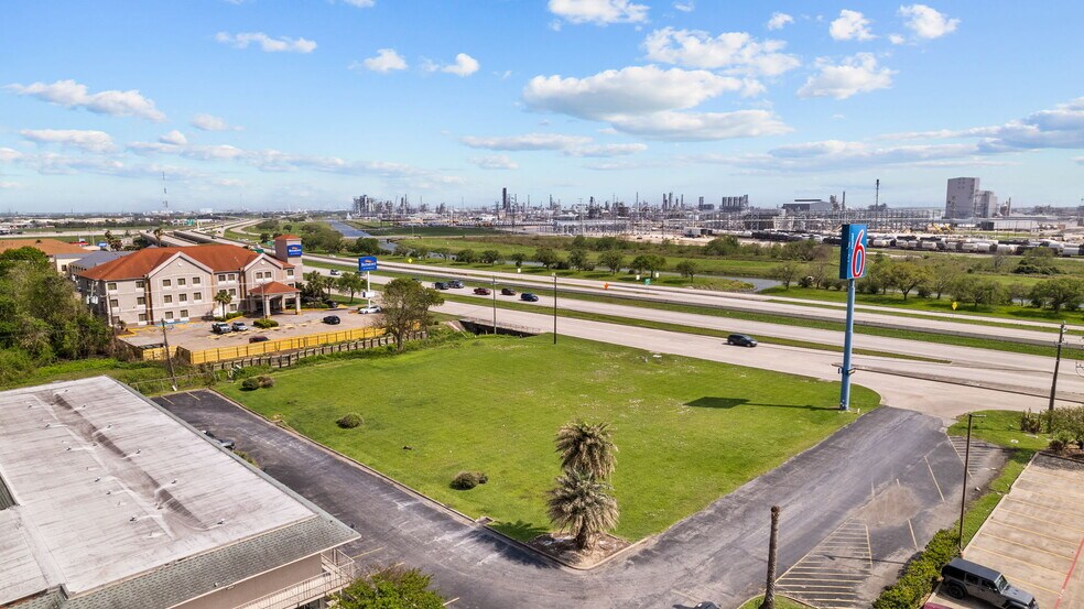 More Photos Of 1000 Highway 332, Clute Land For Sale