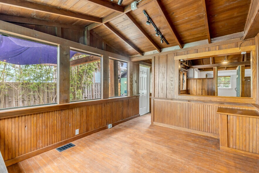More Photos Of 304 Flagler Ave, New Smyrna Beach Storefront For Sale