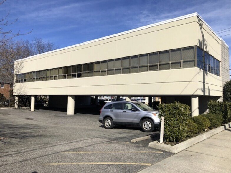 More Photos Of 233 Willis Ave, Mineola Office For Sale