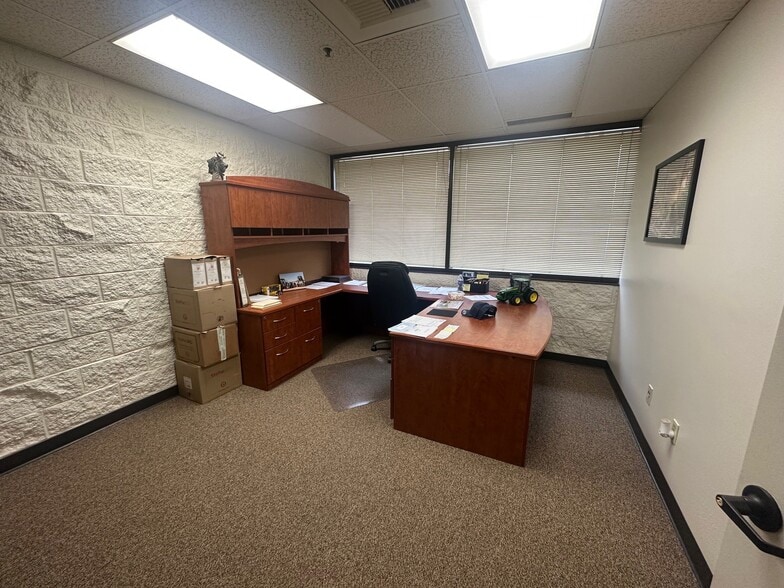 More Photos Of 5100 California Ave, Bakersfield Office For Lease