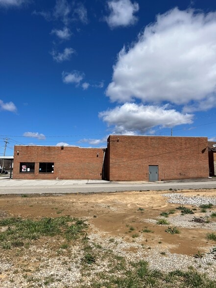 More Photos Of 2501 1st Ave, Nitro Supermarket For Sale