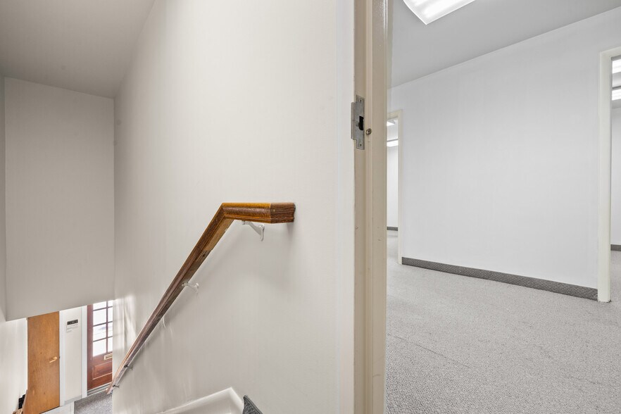 More Photos Of 5875-5881 Allentown Rd, Suitland Office For Sale